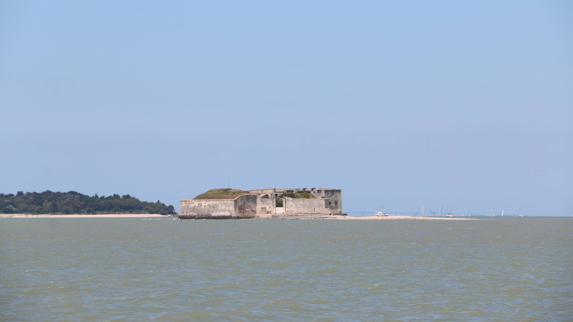 Approche du fort Enet au large de Fouras