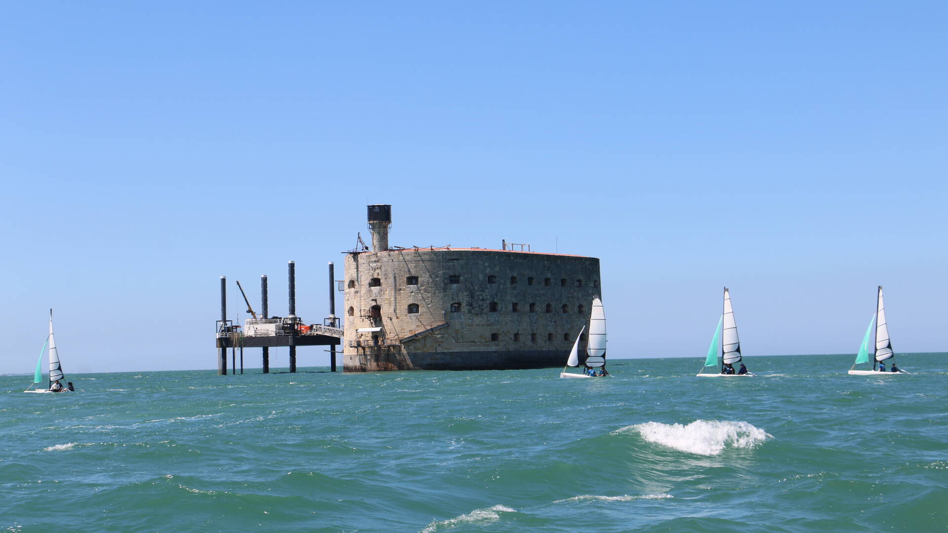 Cap sur le célèbre fort Boyard à bord du catamaran Vertige