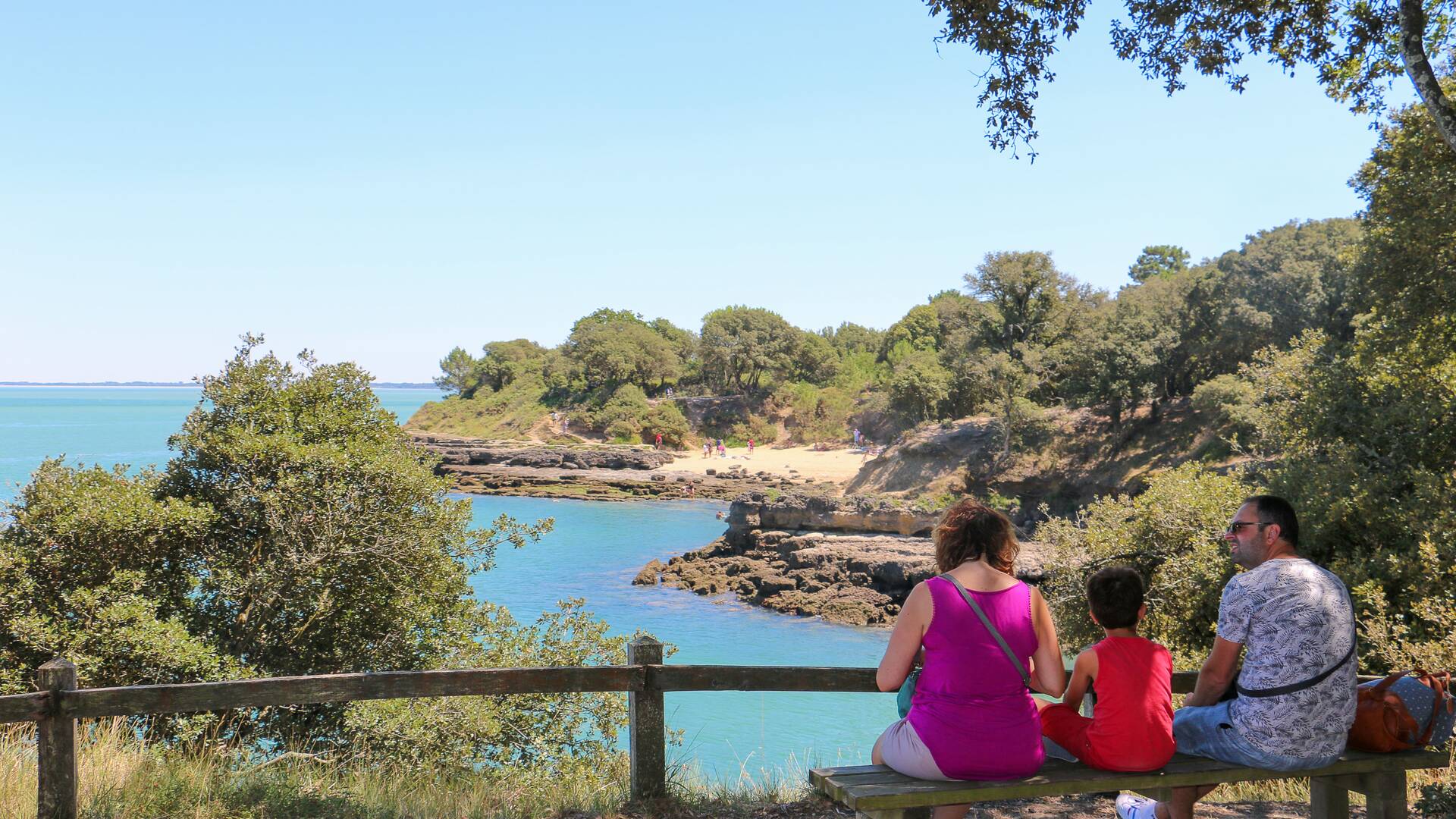 Balade en famille sur l'ile d'Aix ©Marine de Villartay