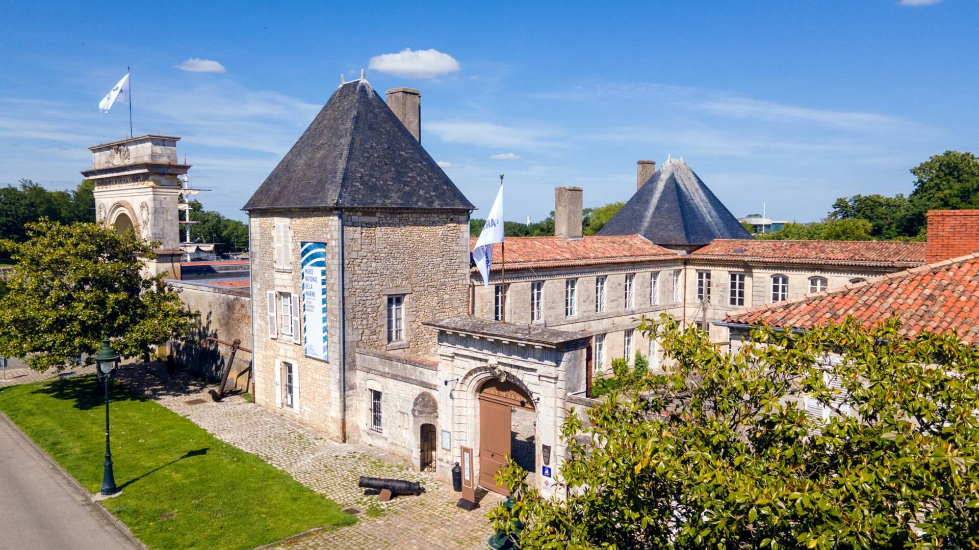 Hôtel de Cheusse, l'un des plus anciens bâtiment de 1600 à 1672 - Musée national de la Marine ©Romain Osi