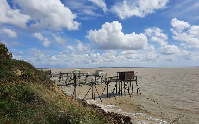  huts on the coast in Port-des-Barques