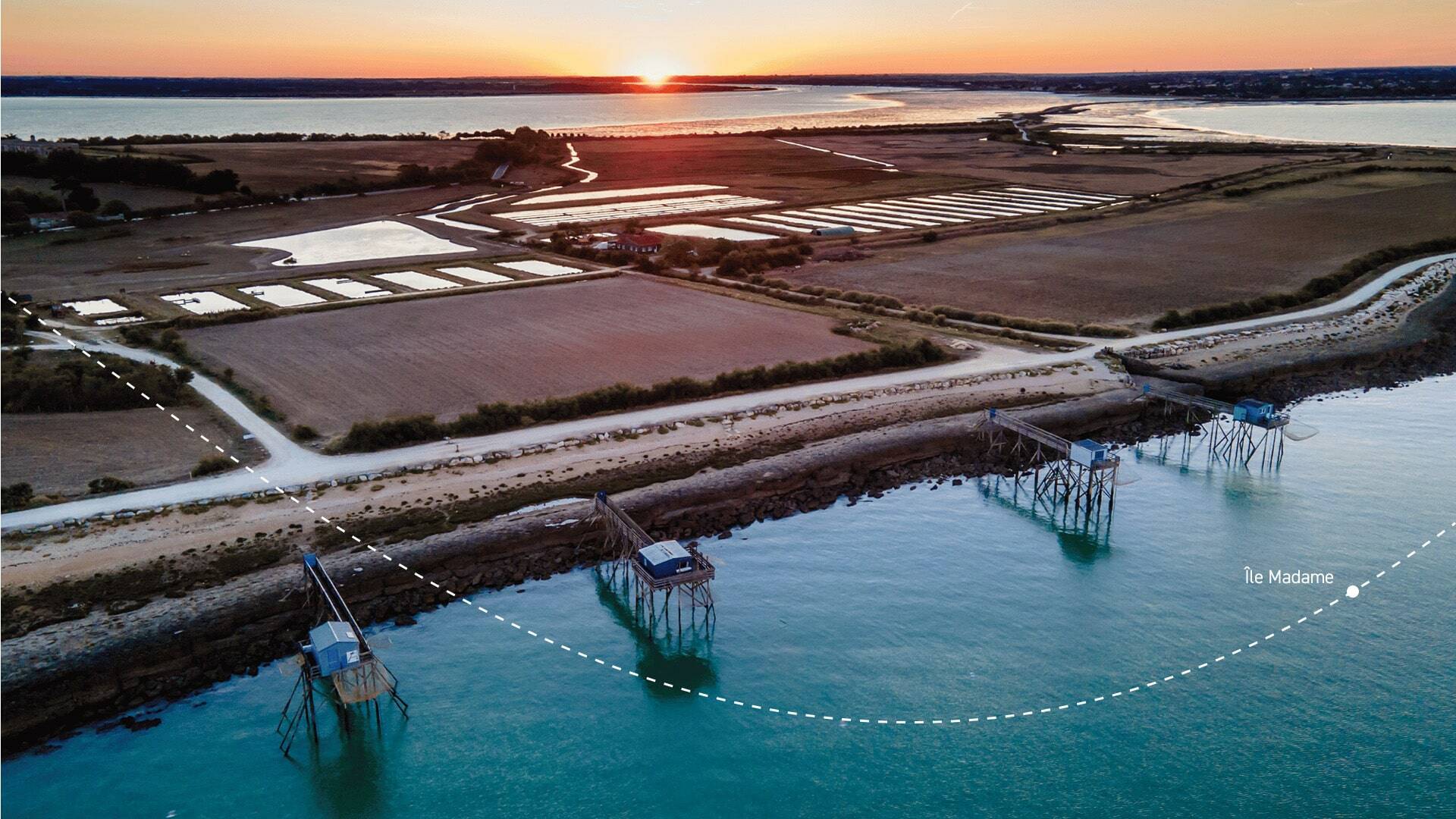 Sunset sur les carrelets de l'lle Madame OL.Pétillon