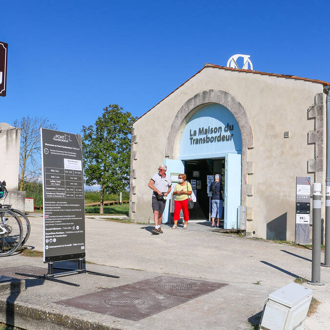 La maison du pont transbordeur se visite sur la rive d'Échillais