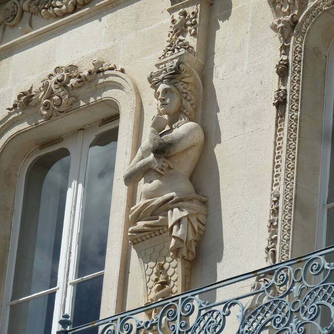 Façades des demeures aux belles architectures à Rochefort