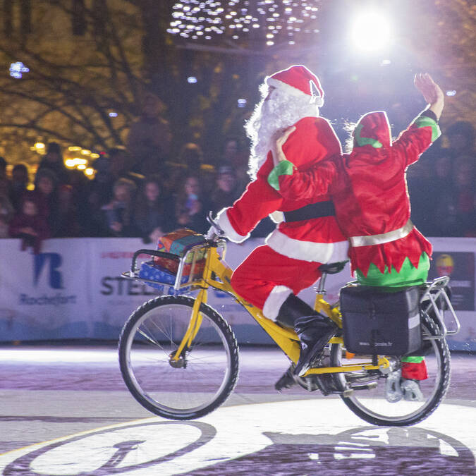 L'Arrivée du Père Noël sur la patinoire de Rochefort ©S.David